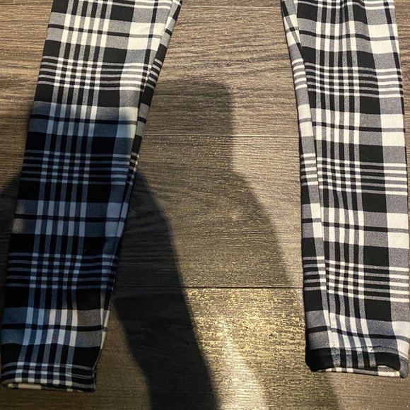 Just Cozy Plaid Leggings, Size x-Small/Small - Picture 2 of 3